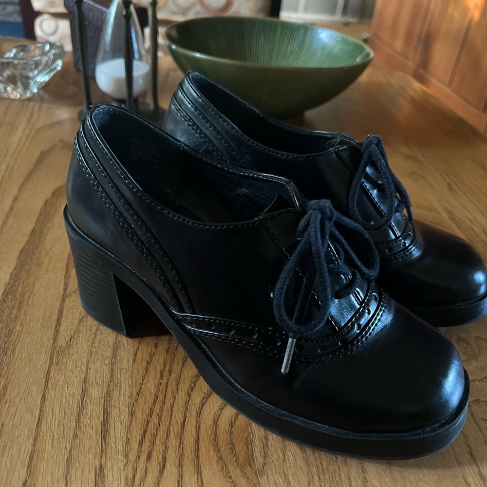 Mudd chunky heel black lace up shoes sz 7
